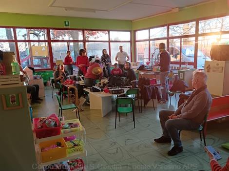 Festa attorno al presepe