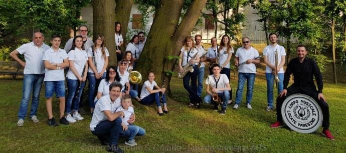 La banda in giardino