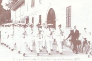 La banda con la divisa bianca